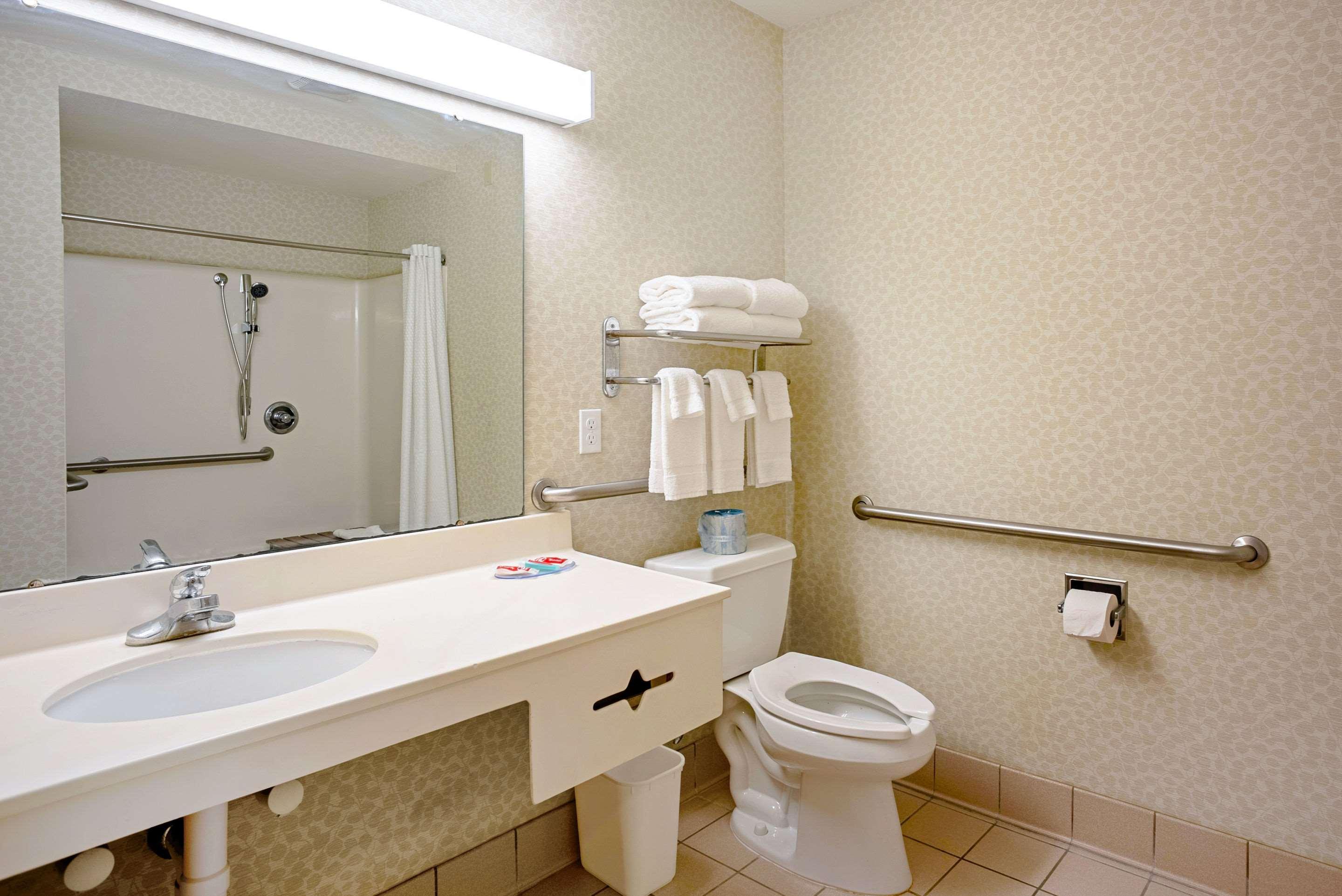 Quality Inn Frontier At Us Hwy 30 Clinton Exterior foto